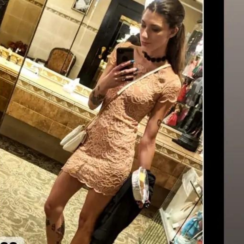 Lace pink bodycon dress